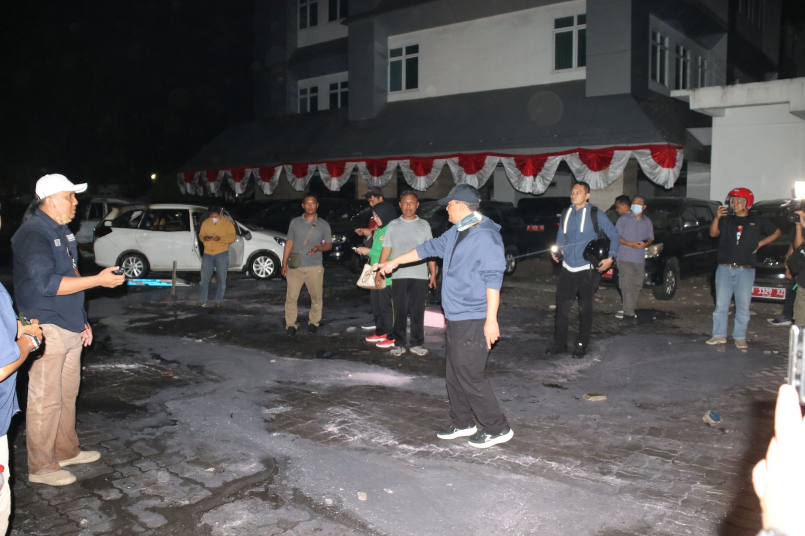 Pendemo Bakar Kantin dan 3 Mobil Warga, Gubernur Ahmad Luthfi Ajak Masyarakat Jaga Kondusifitas