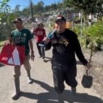 Ratusan Relawan Tanam Ratusan Bibit Pohon di Embung Pasaren